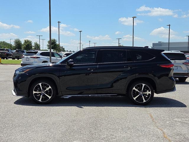 used 2022 Toyota Highlander car, priced at $33,648