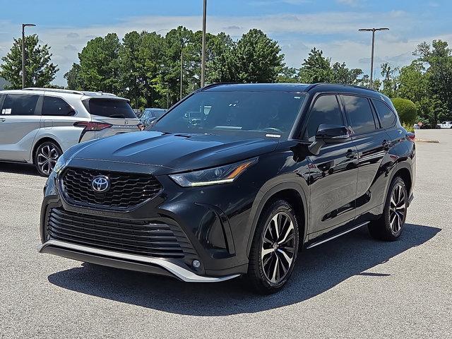 used 2022 Toyota Highlander car, priced at $33,648