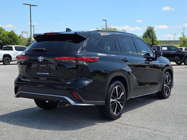 used 2022 Toyota Highlander car, priced at $33,648