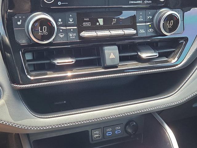 used 2022 Toyota Highlander car, priced at $33,648