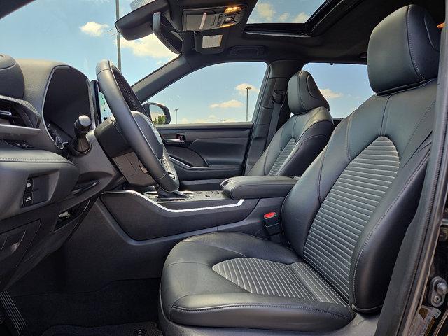 used 2022 Toyota Highlander car, priced at $33,648