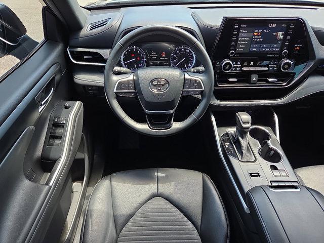 used 2022 Toyota Highlander car, priced at $33,648