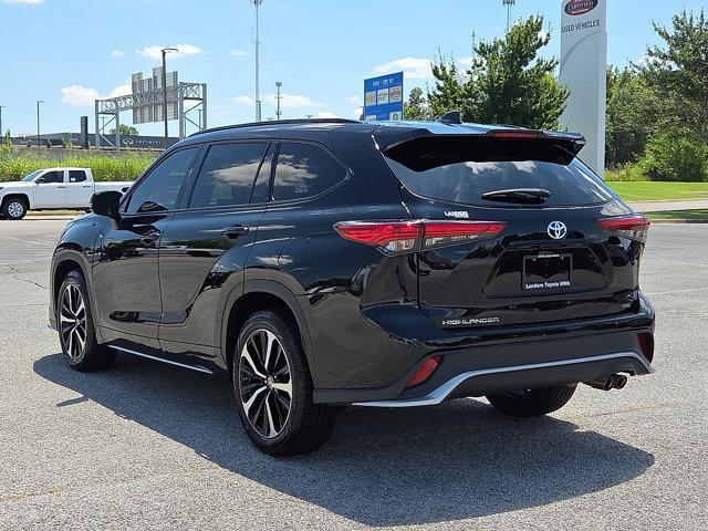 used 2022 Toyota Highlander car, priced at $33,648