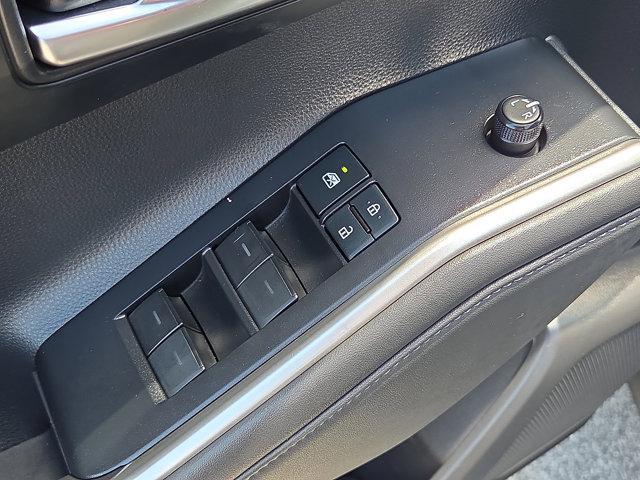 used 2022 Toyota Highlander car, priced at $33,648
