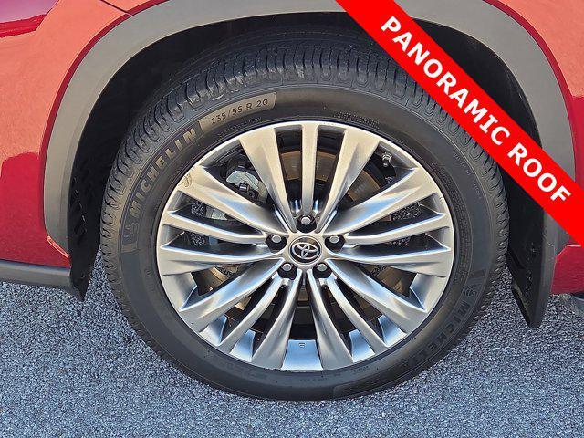 used 2022 Toyota Highlander Hybrid car, priced at $39,784