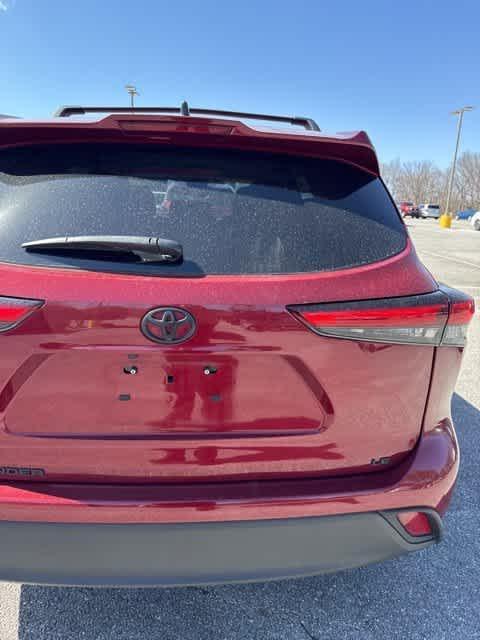 used 2023 Toyota Highlander car, priced at $36,379