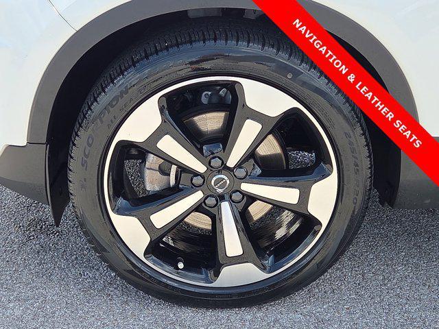 used 2022 Volvo XC40 car, priced at $26,123