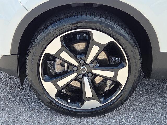 used 2022 Volvo XC40 car, priced at $31,996