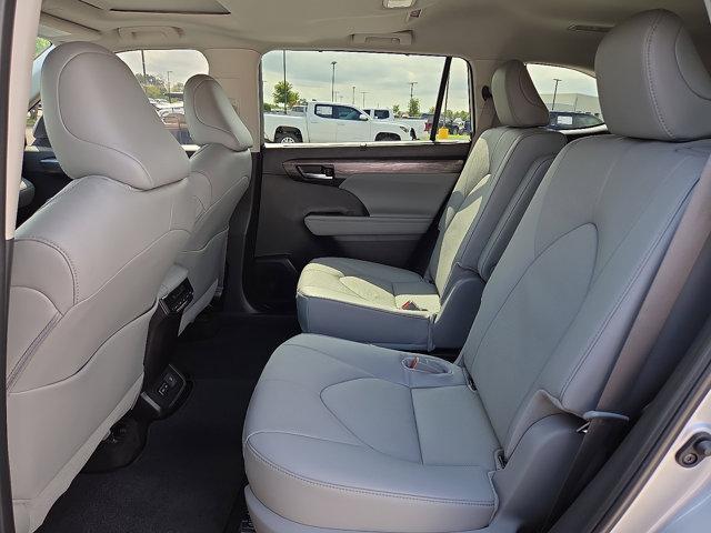 used 2024 Toyota Highlander car, priced at $47,995