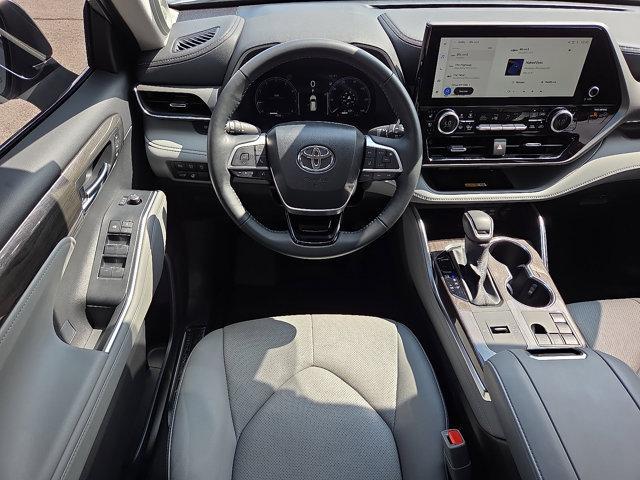 used 2024 Toyota Highlander car, priced at $47,995
