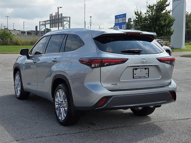 used 2024 Toyota Highlander car, priced at $47,995
