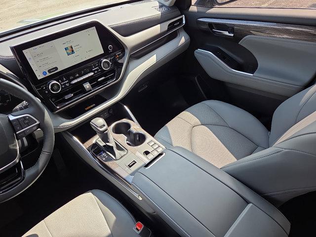 used 2024 Toyota Highlander car, priced at $47,995