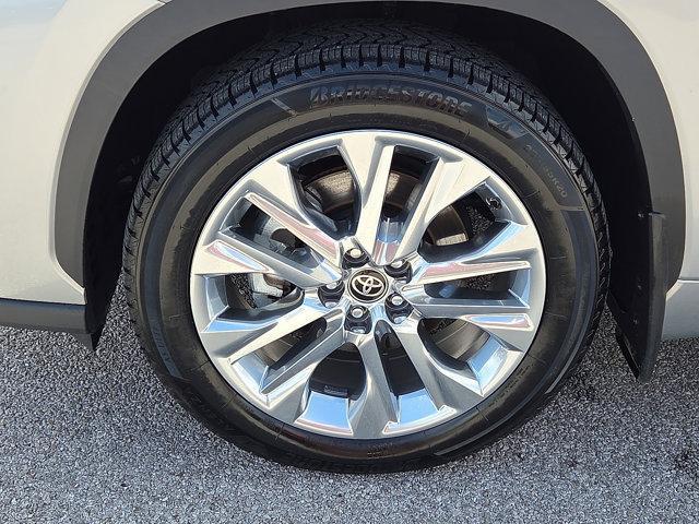 used 2024 Toyota Highlander car, priced at $47,995
