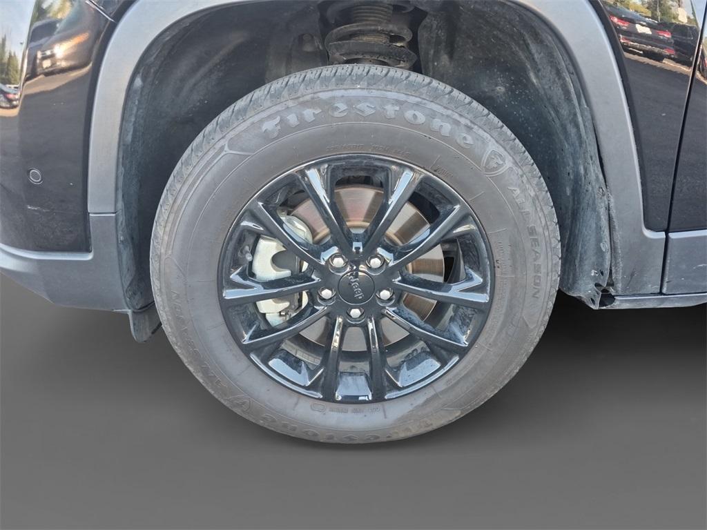 used 2023 Jeep Cherokee car, priced at $22,991