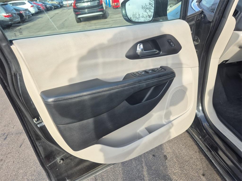 used 2020 Chrysler Pacifica car, priced at $21,801