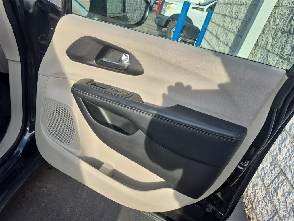 used 2020 Chrysler Pacifica car, priced at $21,801