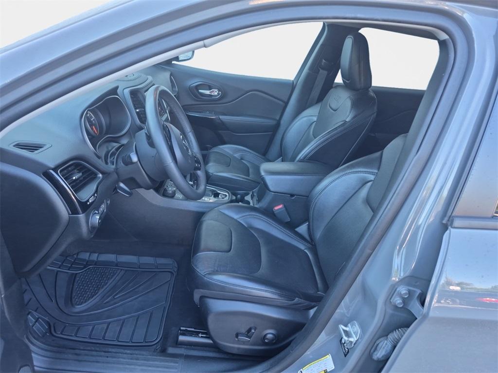 used 2023 Jeep Cherokee car, priced at $21,374