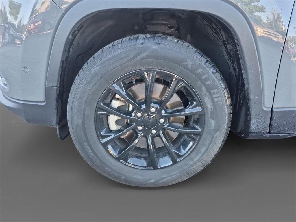 used 2023 Jeep Cherokee car, priced at $21,374