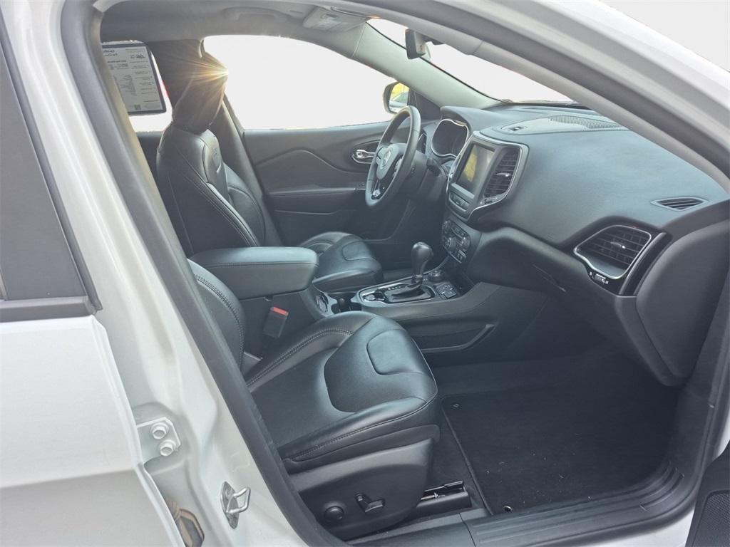 used 2023 Jeep Cherokee car, priced at $21,991
