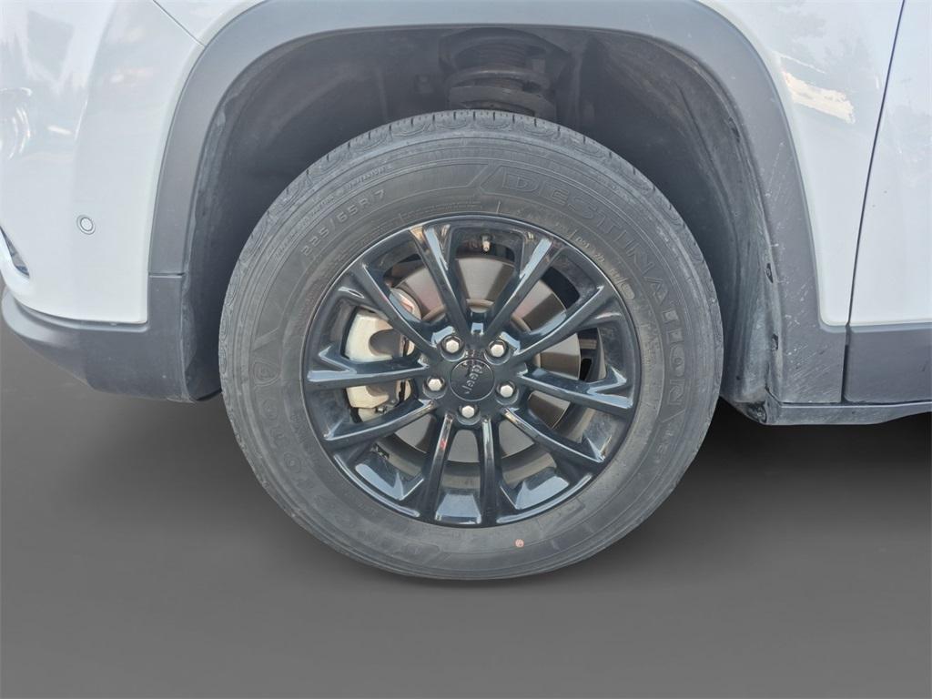 used 2023 Jeep Cherokee car, priced at $21,991