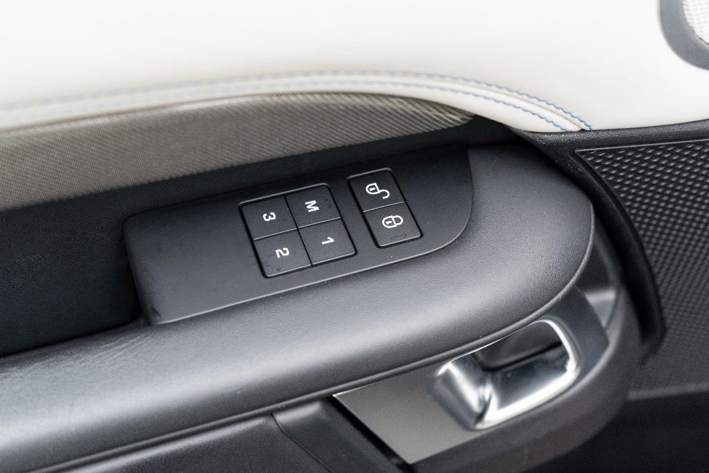 used 2018 Land Rover Discovery car, priced at $27,950