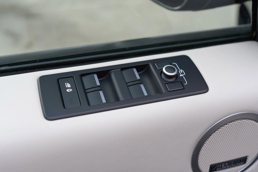 used 2018 Land Rover Discovery car, priced at $27,950