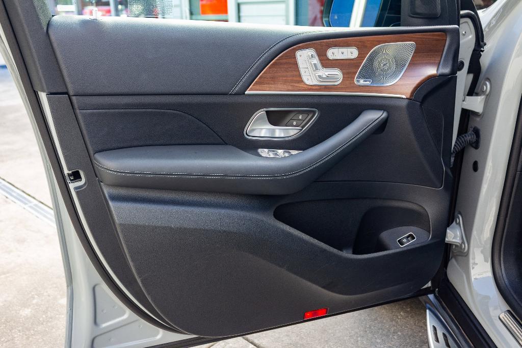 used 2024 Mercedes-Benz GLS 580 car