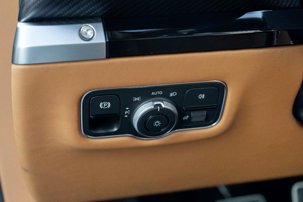 used 2025 Aston Martin Vantage car, priced at $224,950