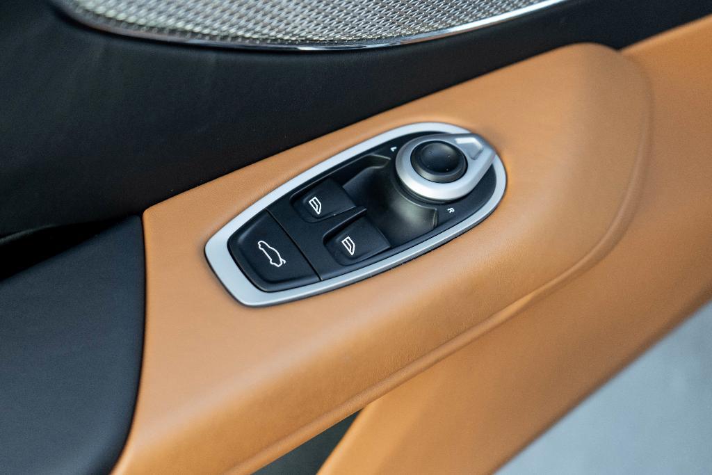 used 2025 Aston Martin Vantage car, priced at $224,950