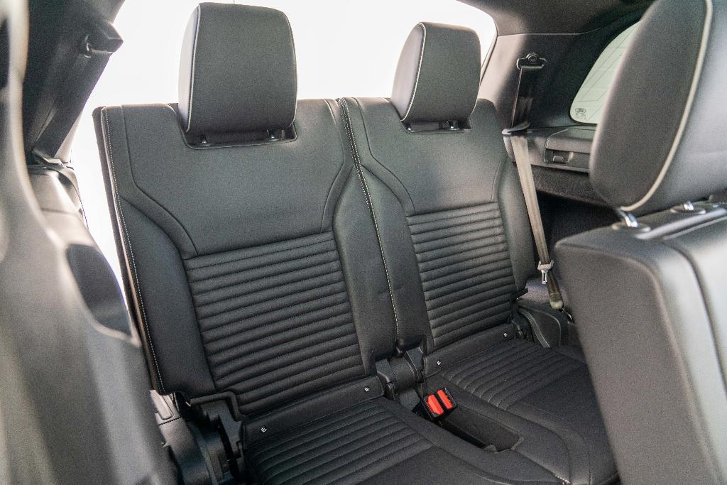 used 2022 Land Rover Discovery car, priced at $49,950