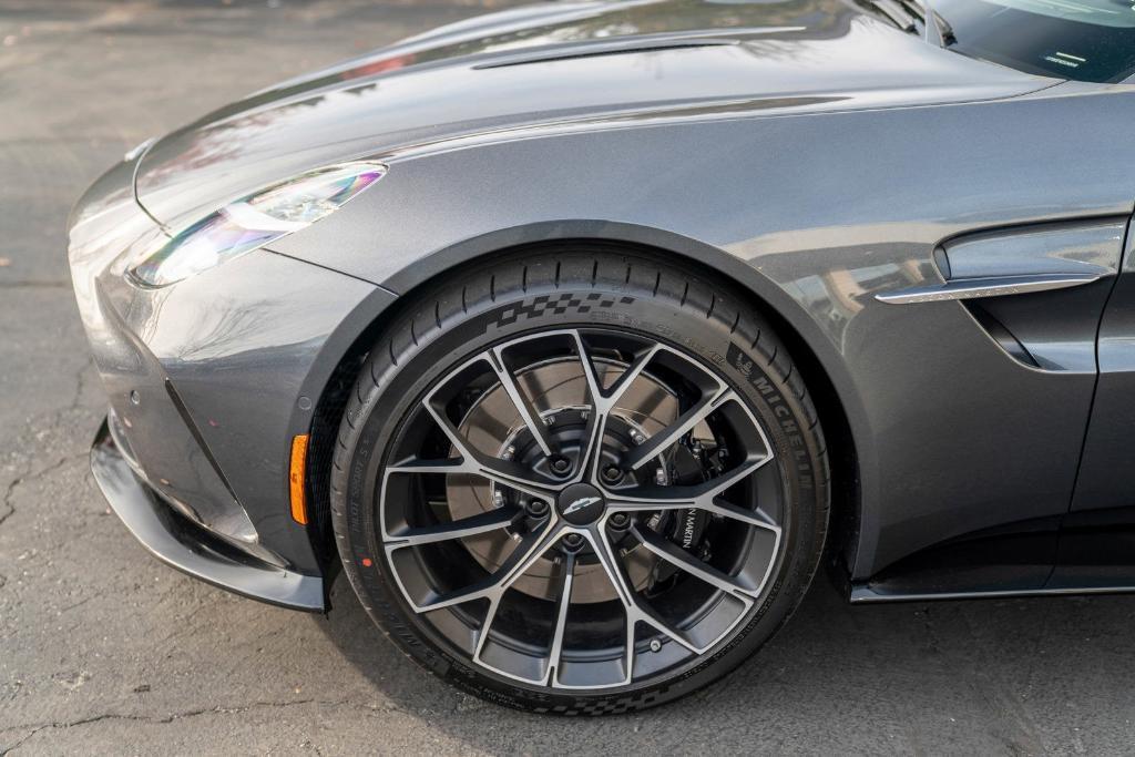 new 2025 Aston Martin Vantage car