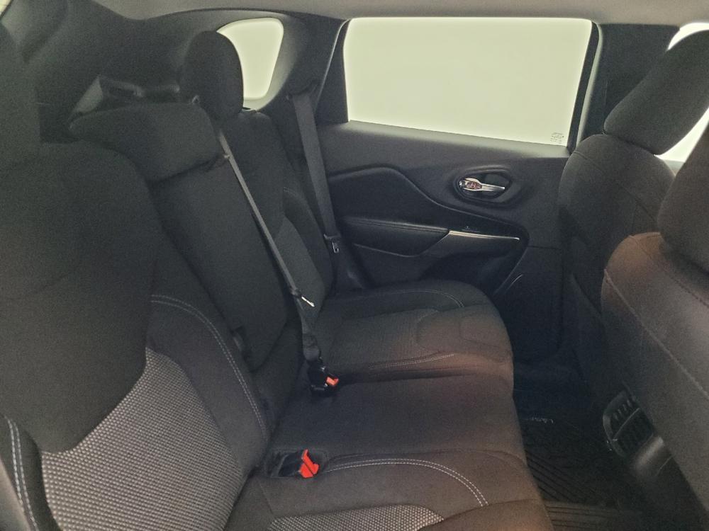 used 2021 Jeep Cherokee car, priced at $16,095