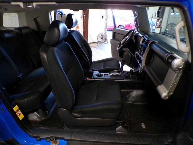 used 2007 Toyota FJ Cruiser car, priced at $12,995