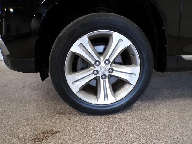 used 2013 Toyota Highlander car, priced at $10,995