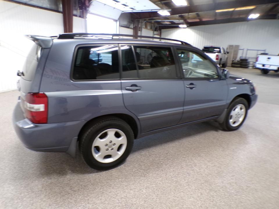 used 2004 Toyota Highlander car, priced at $6,995