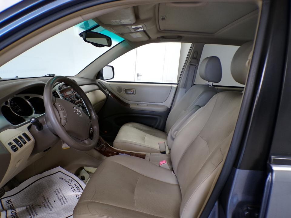 used 2004 Toyota Highlander car, priced at $6,995
