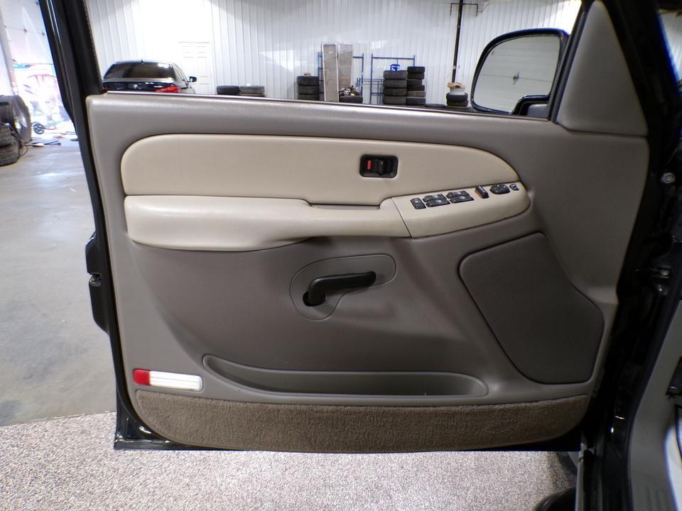 used 2001 Chevrolet Suburban car, priced at $6,995