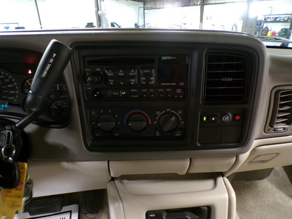 used 2001 Chevrolet Suburban car, priced at $6,995