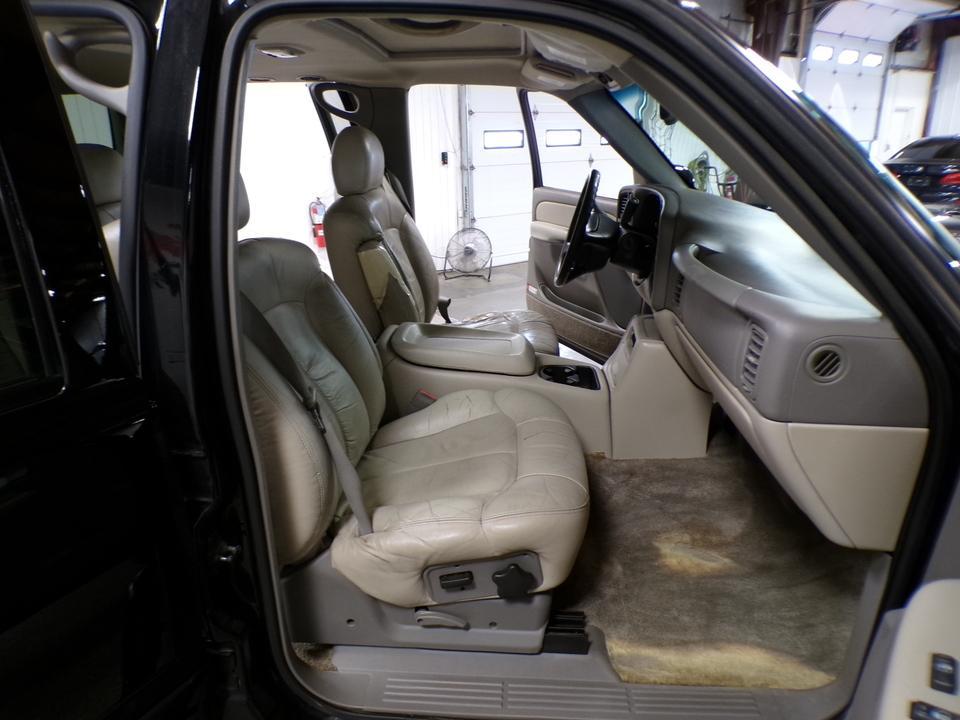 used 2001 Chevrolet Suburban car, priced at $6,995