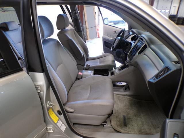 used 2004 Toyota Highlander car, priced at $6,995