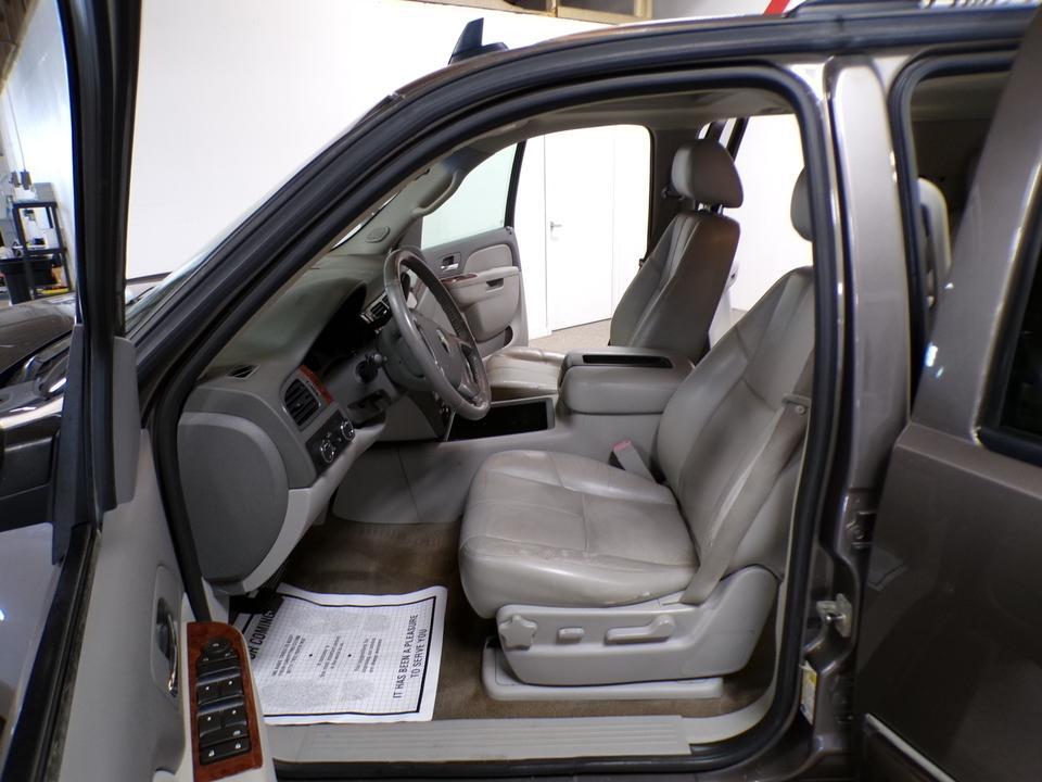 used 2011 Chevrolet Suburban car, priced at $5,995