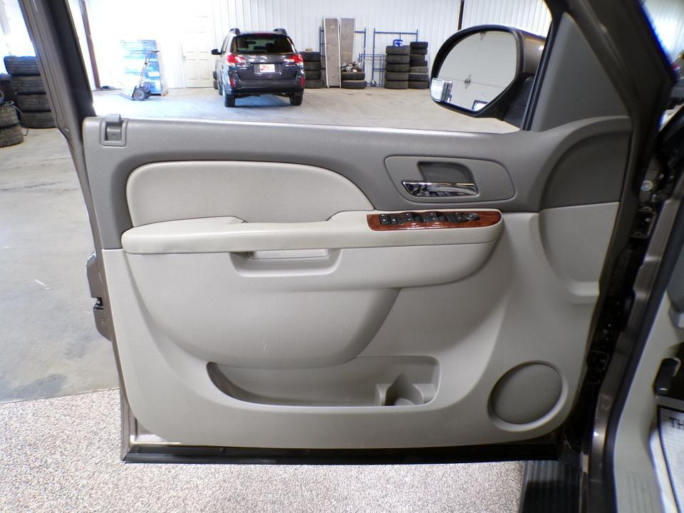 used 2011 Chevrolet Suburban car, priced at $5,995