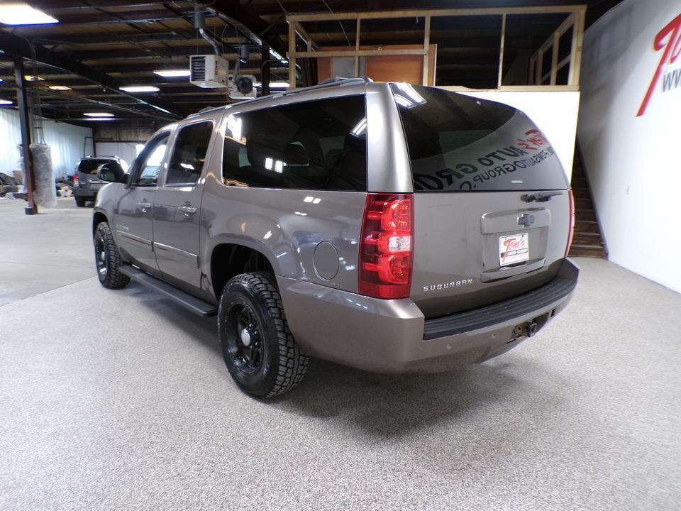 used 2011 Chevrolet Suburban car, priced at $5,995