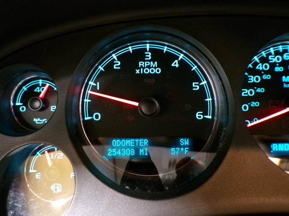 used 2011 Chevrolet Suburban car, priced at $5,995
