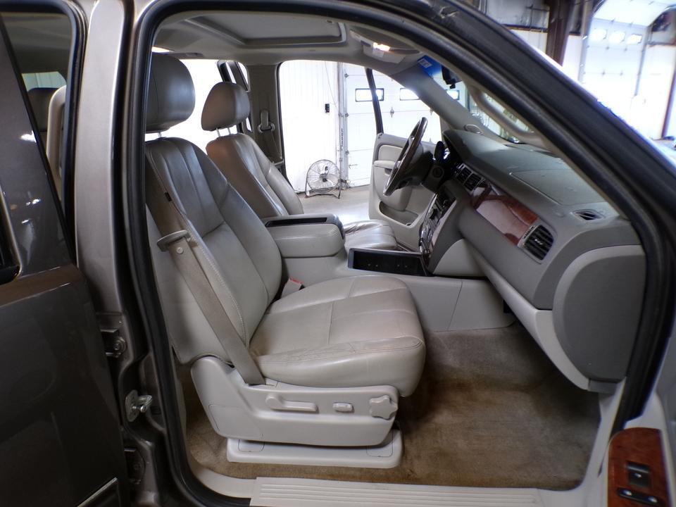used 2011 Chevrolet Suburban car, priced at $5,995
