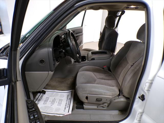 used 2003 Chevrolet Suburban car, priced at $2,995