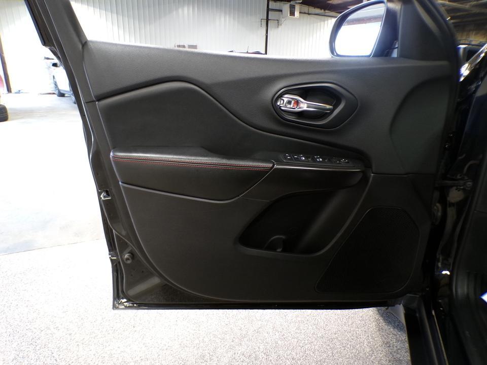 used 2019 Jeep Cherokee car, priced at $15,995