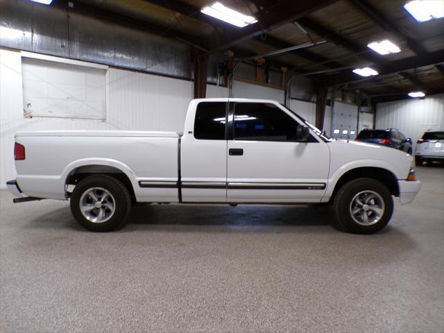 used 2001 Chevrolet S-10 car, priced at $2,495