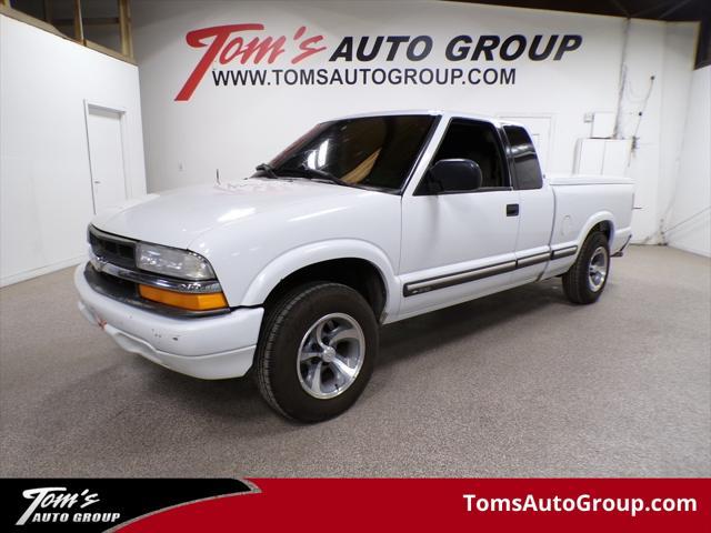 used 2001 Chevrolet S-10 car, priced at $2,495