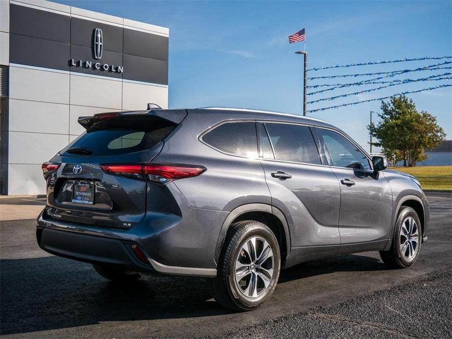 used 2021 Toyota Highlander car, priced at $35,995